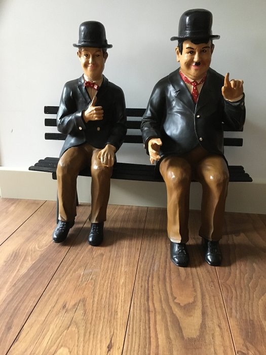 Statues fat and thin (Stan Laurel and Oliver Hardy) (3) - Composite