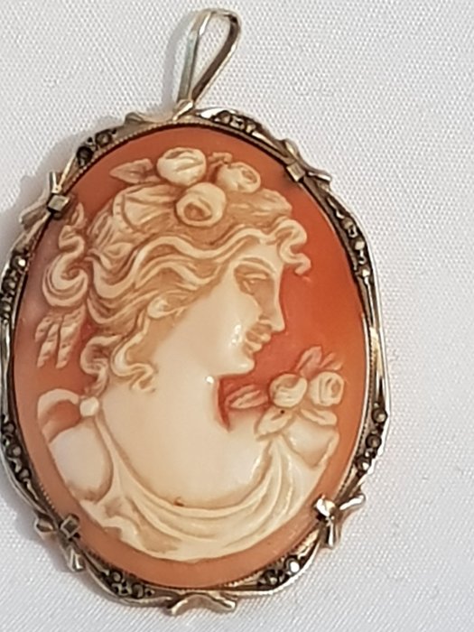 800 Silver - Large silver cameo pendant / brooch