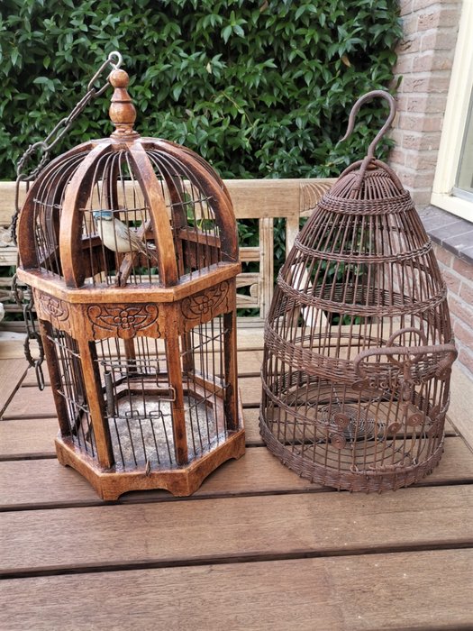 2 decorative bird cages (2) - Iron (cast/wrought), Wood