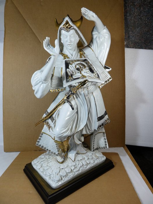 Carpie, Nove - Poloniato Domenico - Large gold / silver decorated statue of a Japanese warrior - 55 cm - Porcelain