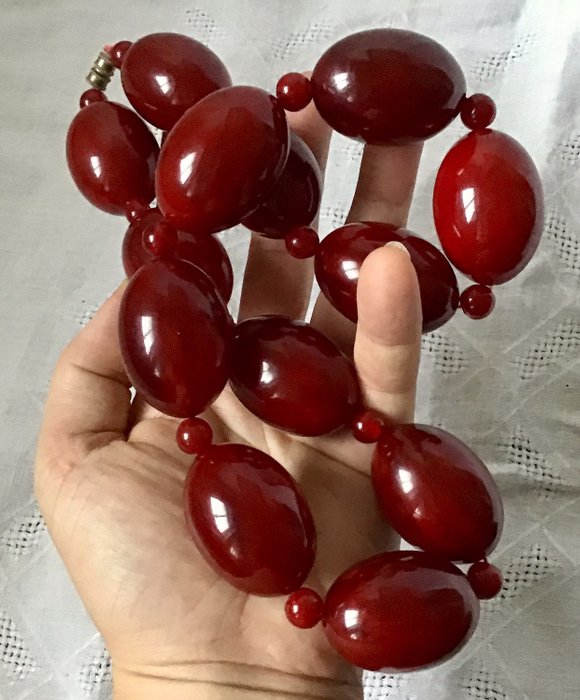 Bakelit - Bakelitowy naszyjnik w kolorze wiśniowej czerwieni