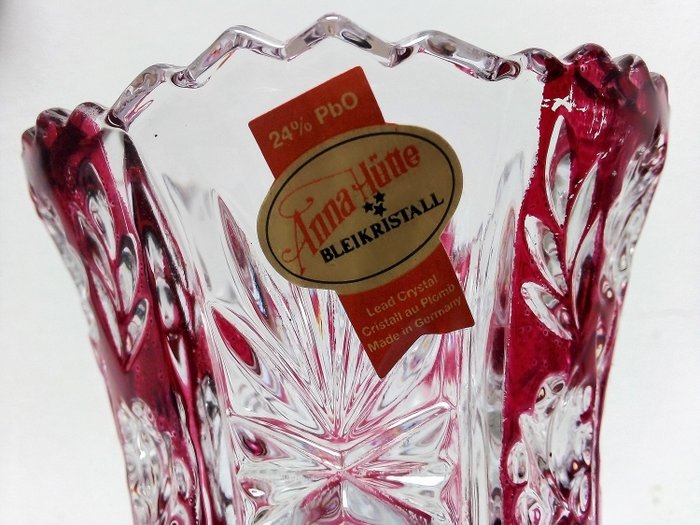 Anna Hutte - Markeret rubinrød krystal julerød farvevase (1) - Krystal, facetslibning