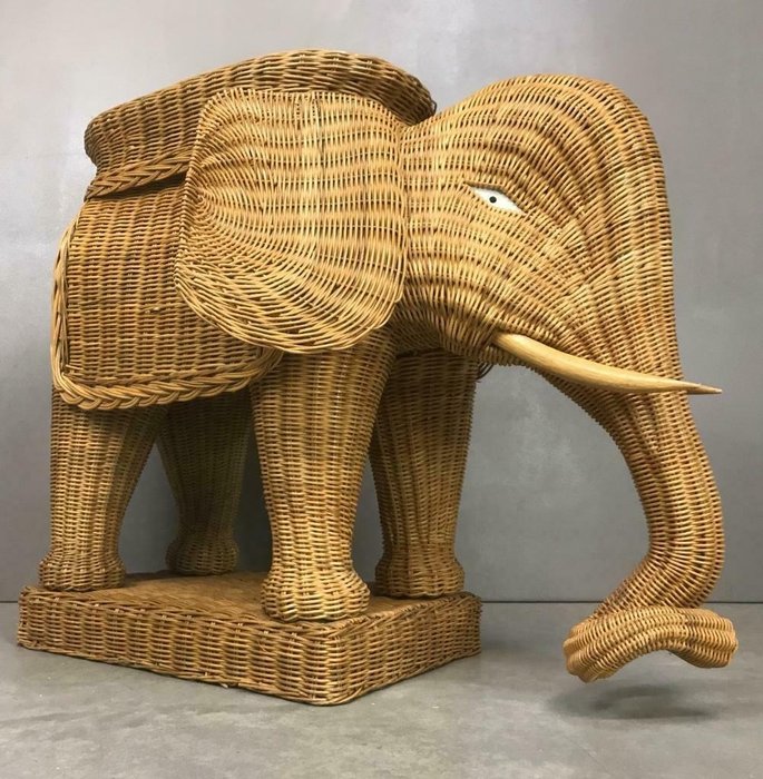 Vintage rattan elephant side table - Rattan