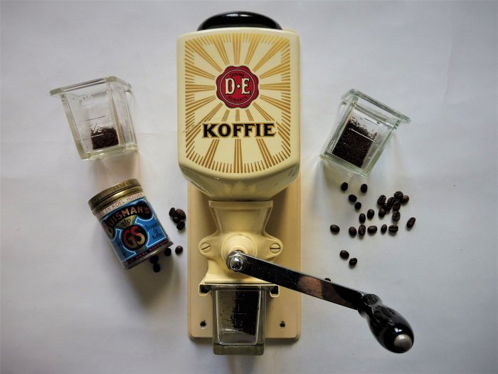 Nostalgic coffee grinder from DE Douwe Egberts with 2 extra receptacles and an old can of Buisman's. (4) - Wood pottery metal glass