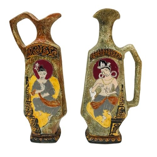 Enzo cucchi - Par amforor med emalj orientaliska figurer (30 cm) (2) - Keramik