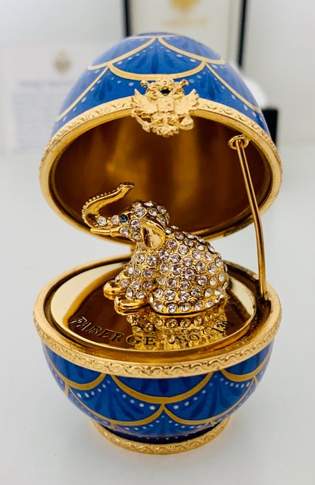 Fabergé - Faberge Imperial -kokoelma - Imperial Elephant -munan sarjanumero: 139/250 - 24 karaatin kulta, täysin leimattu, aitojen jalokivien kanssa