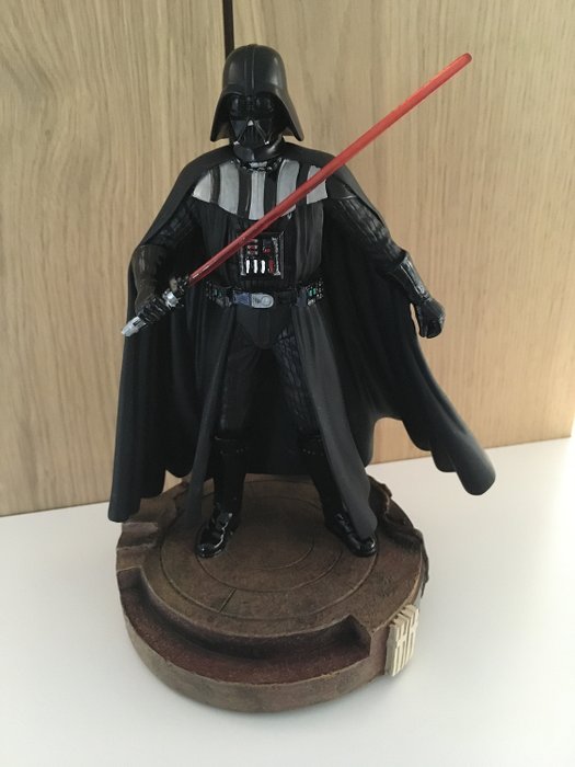 Star Wars - Statue(n) Darth Vader - Disneyland exclusive - 20 cm high