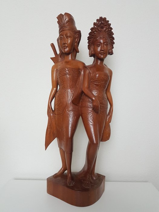 Statua lignea di una coppia indonesiana - Legno massiccio - Bali, Indonesia 
