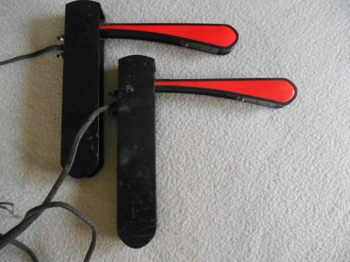 To antikke udklappelige blinklygter (indikatorlamper / flipper) - Twee Uitklapbare Richtingaanwijzers , Clignoteurs - 1930-1940