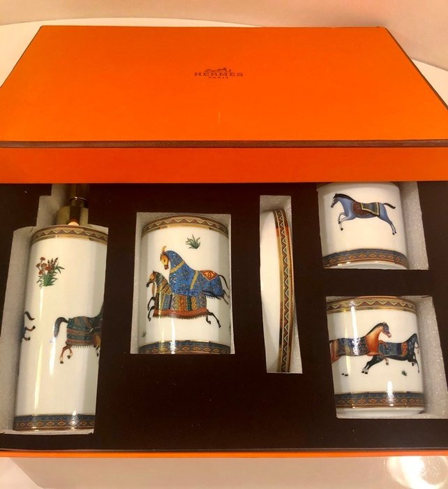 Hermès Paris - Cheval d'orient - Bathroom set (5) - Porcelain