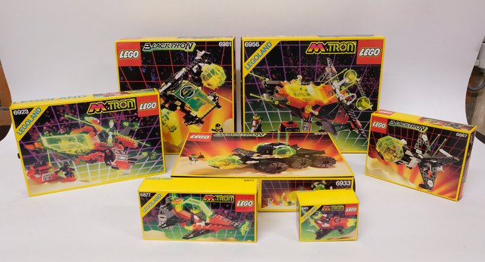LEGO - M Tron - Blacktron - 6923/6981/6956/6887/6933/6877/6811 - 7 verschiedene