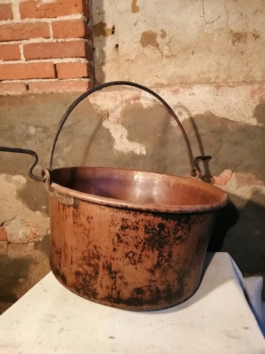 大型铜锅炉，用于奶酪生产 - 铜