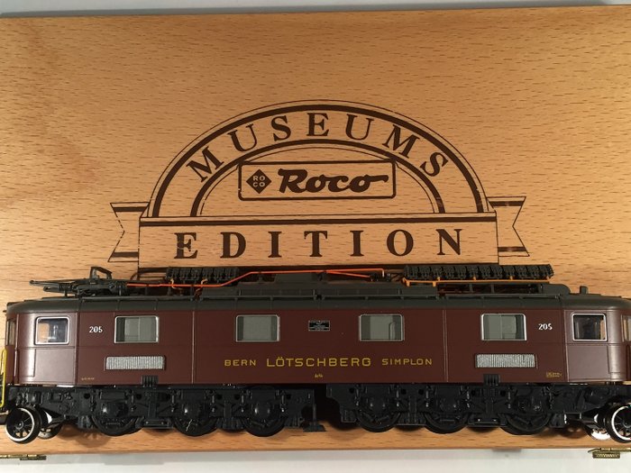 Roco H0 - 43711 - Locomotora eléctrica - Ae 6/8, edición museo en caja de madera - BLS
