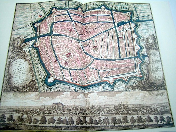 Holland, Atlas - At lede; Jacob Van Deventer, Pieter Sluijter, Balthazar van Berckenrode, e.v.a. - Historische plattegronden van Leiden - 1550-1850