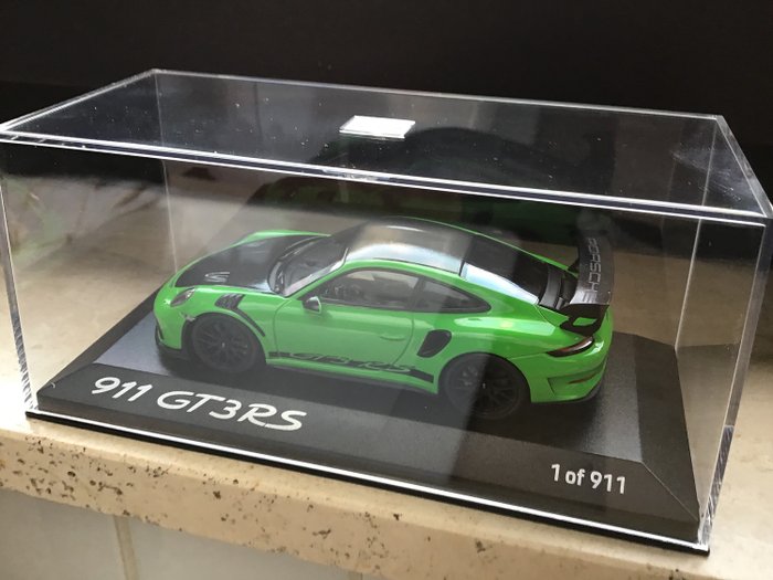 MiniChamps - 1:43 - Porsche 911 (992) GT3 RS - Venom Green - 1 of 911 pcs.