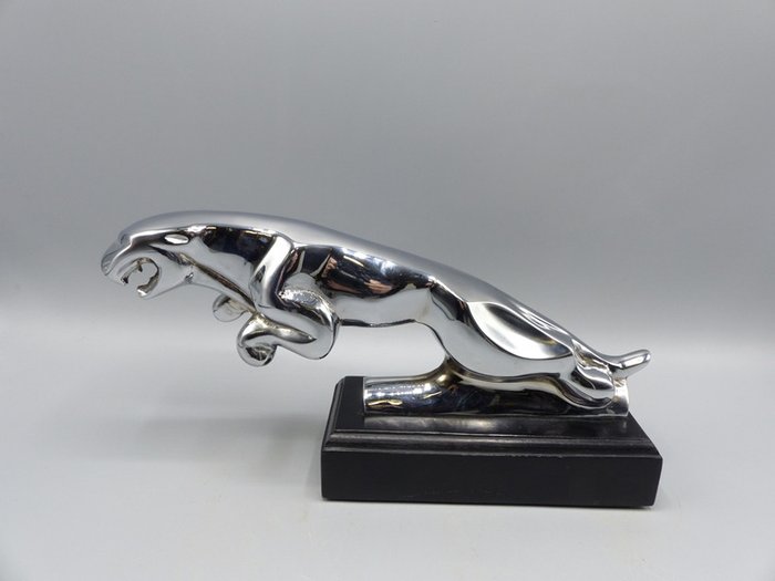 Statue, Leaping Jaguar, Car mascot, designed by Frederick Gordon Crosby (1885-1943) -chromed Bronze - Jaguar - Jaguar logo - 1990-1990