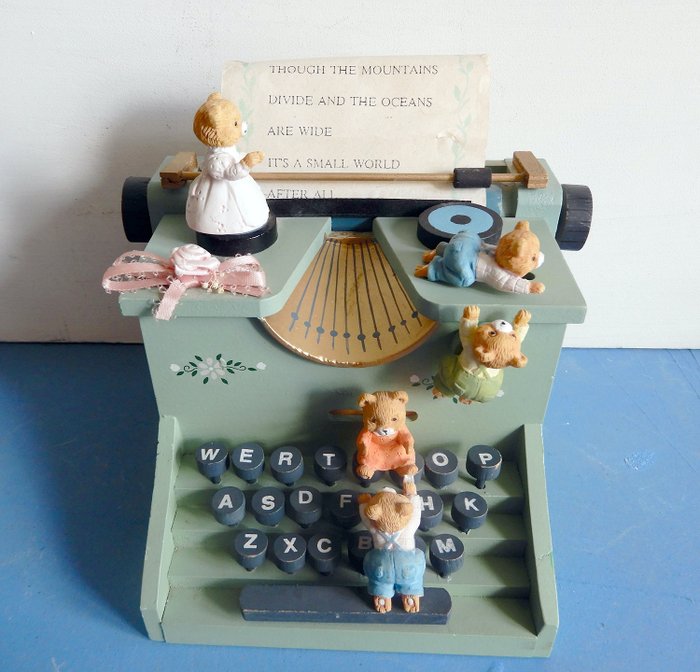 Pelman Musical  - musiklåda i form av en skrivmaskin (1) - Trä