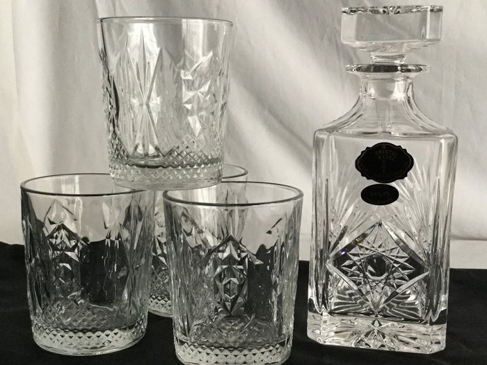 Whisky servies “Cristal Etzel Bitche” SAINT LOUIS , prachtige Kristallen whisky karaf - and four glasses of whiskey glasses - Top quality, Mint condition!