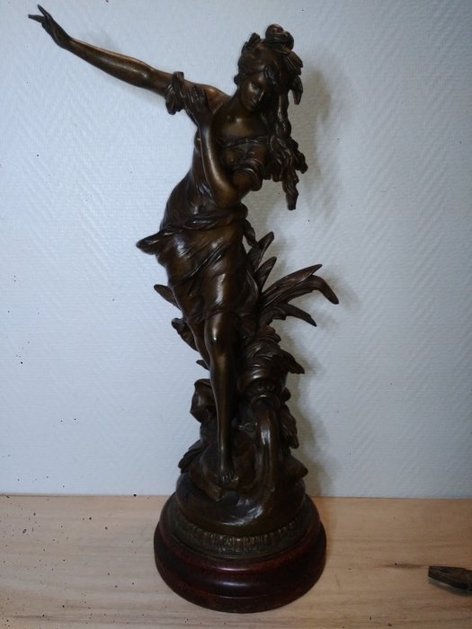 Auguste Moreau (1834-1917) - 雕像, “來源” (1) - 粗鋅 - 約。1900年