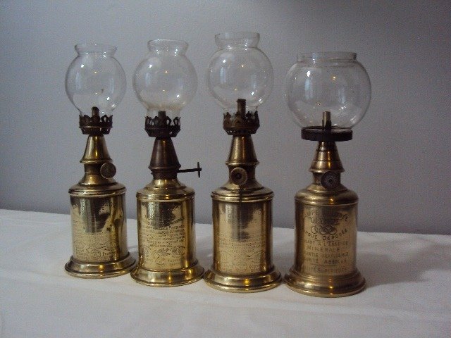 Four real beautiful old French oil lamps in copper - Lampe Pigeon - olympe - Brass, Copper