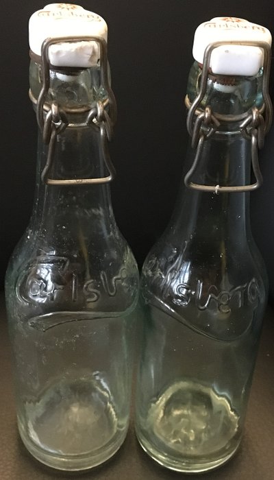 Dinamarca - 2 botellas de refrescos Carlsberg con esvástica