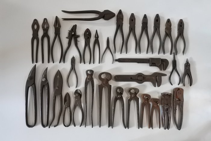 32古董和老式钳子和金属板剪 - 钢