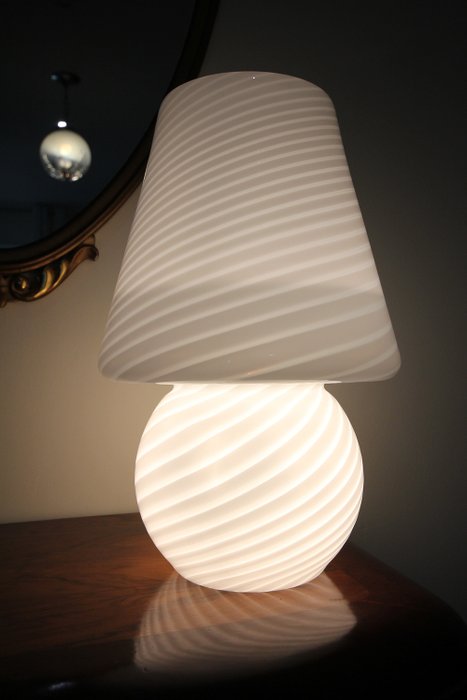 Muránói üvegből készült gomba lámpa