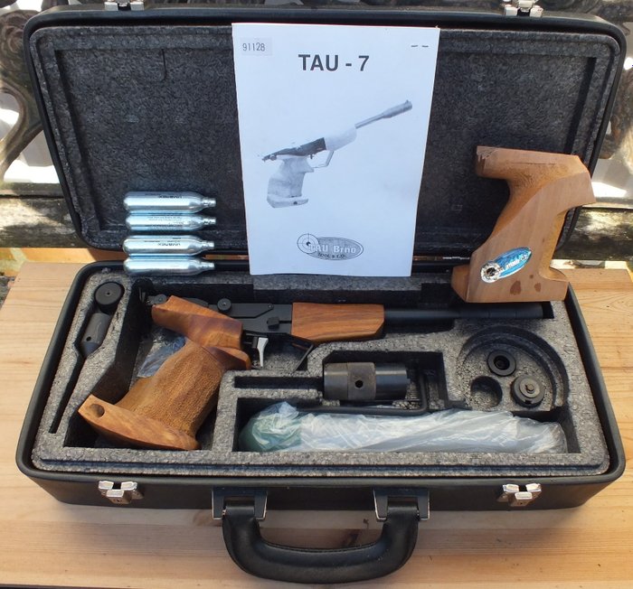 Tjeckiska republiken - BRNO - TAU 7 im Original Koffer - Match - CO2-pistol - Cal. 4,5 mm - 0.177