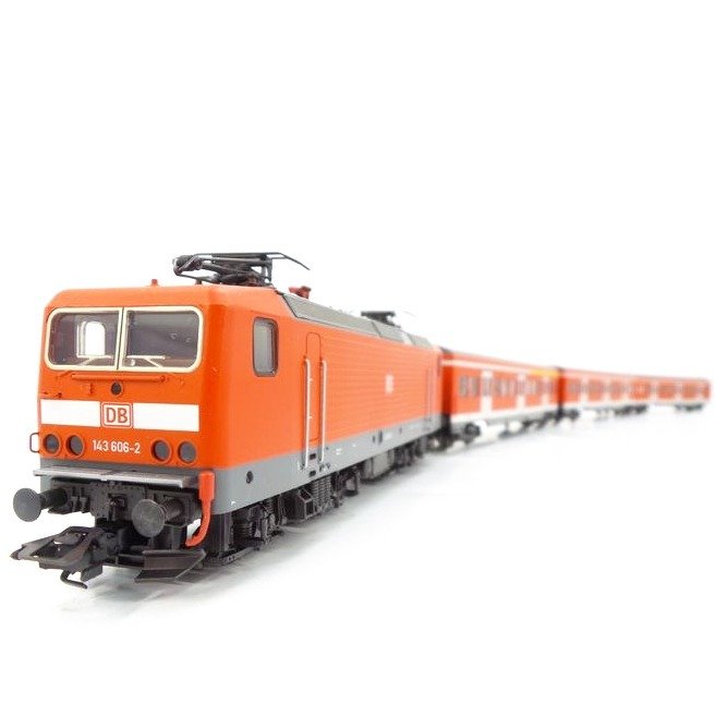 Märklin H0 - 26507 - Vonatszerelvény - 4-részes S-Bahn készlet BR 143-mal és kormányálláskal - DB