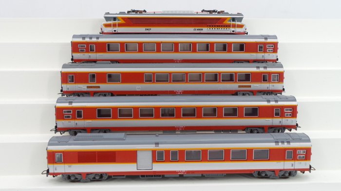Jouef H0 - 825700 - Vasúti kocsi - Öt részből álló készlet CC 6500-mal és 4 gyorsvonatú 'Capitol' edzővel - SNCF