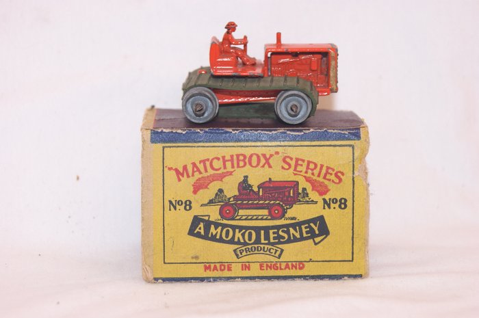 MATCHBOX 1-75 # 8 A Caterpillar Tractor-Reproduction Box par drrb 