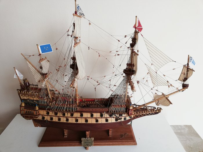 Navio modelo "La Couronne - 1636" - Madeira, Vários materiais - Segunda metade do século XX