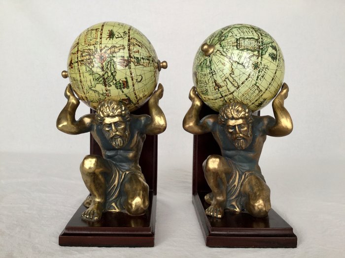 Bellissimo set di fermalibri "Atlante con un globo sulla schiena" - Color bronzo con splendidi globi dettagliati in stile atlante antico