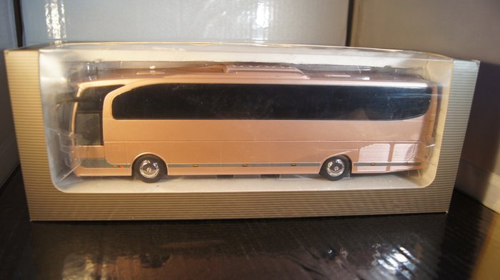 MiniChamps - 1:43 - Mercedes Benz Collection Bus Trevago