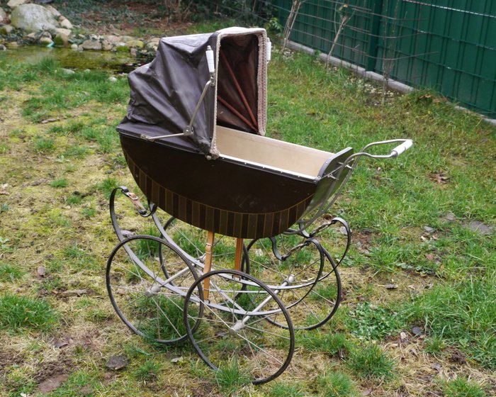 Germania Kinderwagenfabrik - Antique doll carriage / stroller - Germany