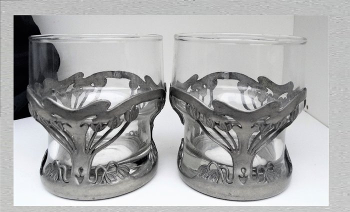 Les Etains des Potstainiers Hutois - 与奖杯装饰艺术装饰风格的威士忌酒眼镜 (2) - 锡 -  Etain  -  Zinn  - 玻璃