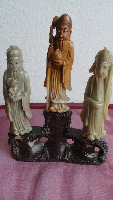 Tres figuras de piedra de jabón Fou, Lou y Shou - Esteatita - China - siglo XIX