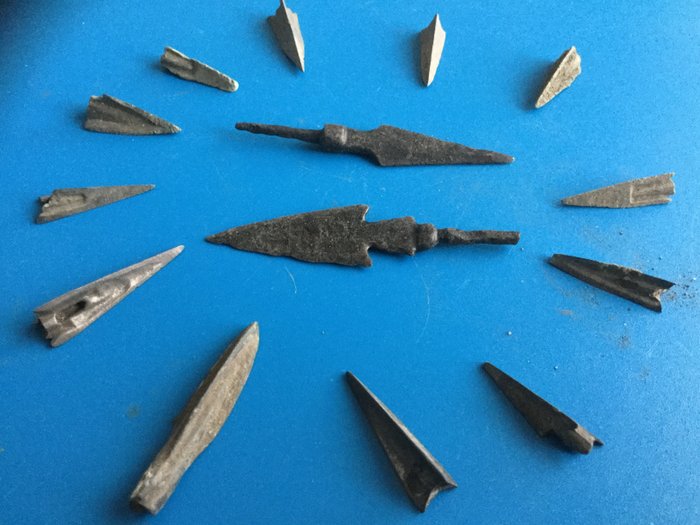 Prehistoric, Bronze Age Bronze 12 Celtic Arrow Points +2 Iron spearhead - (14)