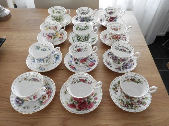 Royal Albert - 12個月的杯子和碟子，12個月，1個糖勺，1個勺子花瓶 - 瓷器