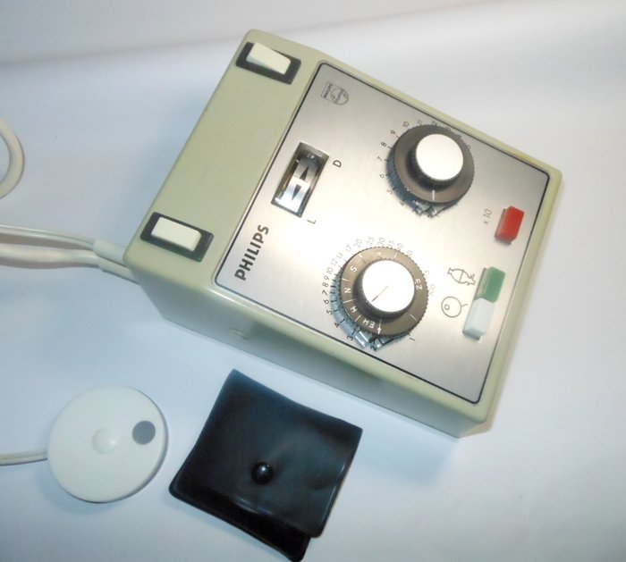Philips PDT 021/01 : Analyzer and Automatic Timer connectable with the enlarger and the darkroom lamp.