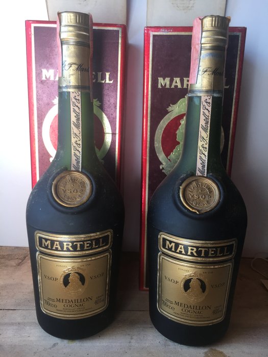 Martell - Médaillon VSOP  - b. Années 1980 - 700ml - 2 bouteilles