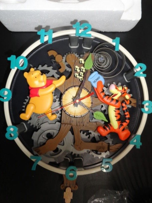Winnie de Pooh - Pooh & Friends Animated Musical Wall Clock - (1990)