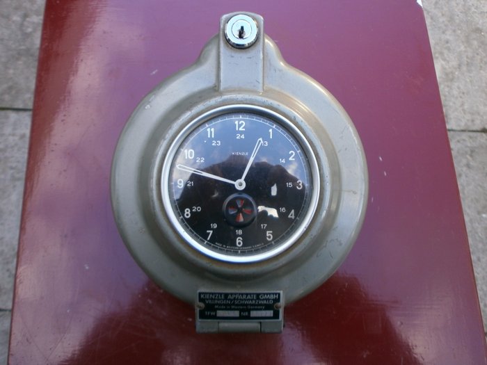 Tachografu - Kienzle - classic car truck tachograph with clock  - 1960 