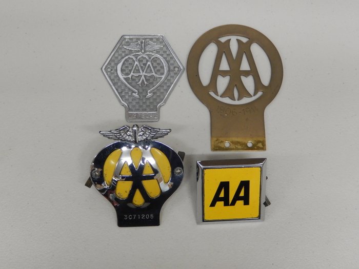 Emblem/maskot - 4 Original Vintage AA Automobile Association Car Badges Auto Emblems - 1950-2011 (4 artikler) 