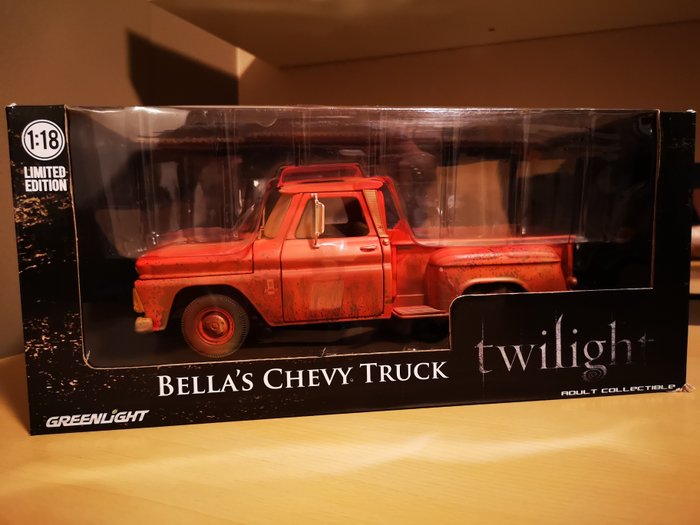 Greenlight - 1:18 - Chevy Truck 1960s - Bellas Truck från hit film Twilight