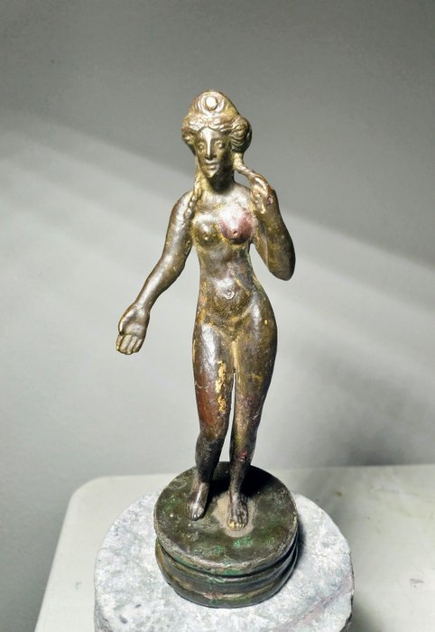 Roman bronze statue of Venus