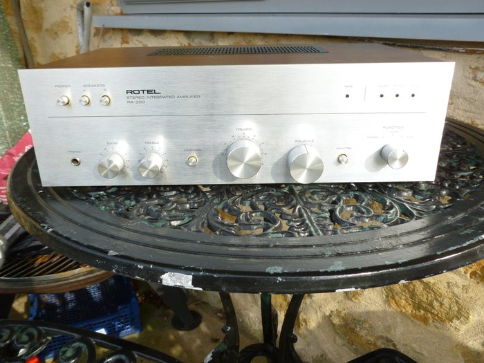 Rotel - RA 300 - Amplifier