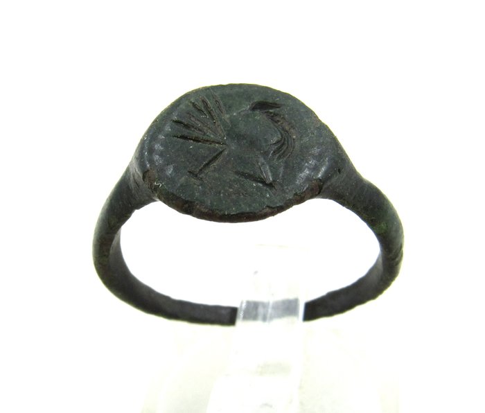 Middelalderlig vikingetid Bronze Ring med en ravn af Gud Odin