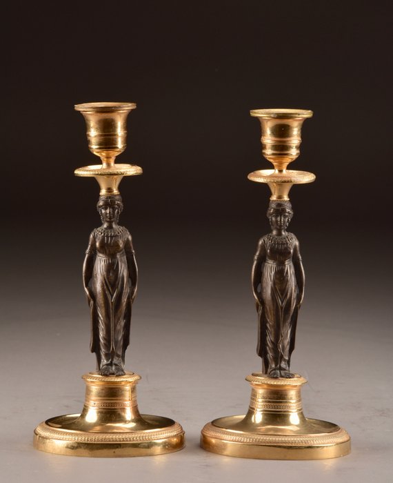 Castiçais de Império com cariátides (Par) - Bronze (pintado de dourado/prateado/patinado/frio) - Primeira metade do século XIX