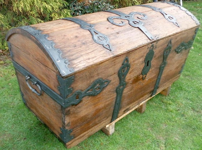 Antique Westfälische real wood chest / round lid chest around 1890 - Beech - 19th century